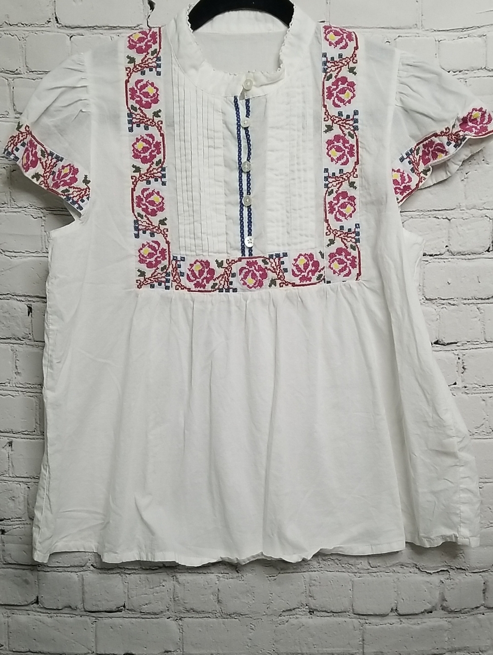 Unbranded womens peasant top size Small 100% cotton neck/sleeves embroidery EUC